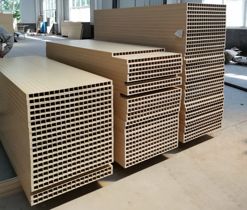 কোন প্লাস্টিক উপকরণ WPC দরজা উত্পাদন জন্য উপযুক্ত?