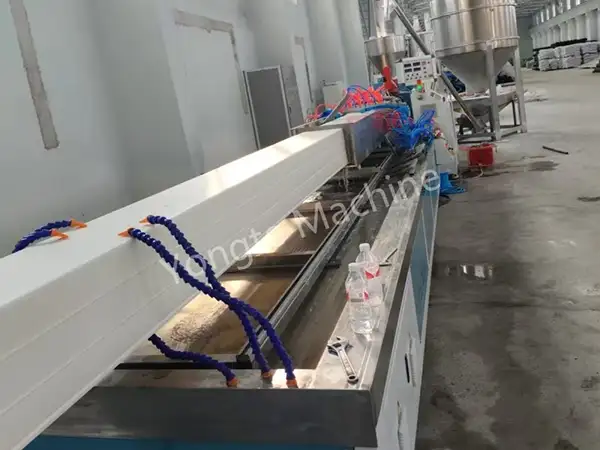 চায়না পিভিসি রেইন গাটার প্রোফাইল মেকিং মেশিন