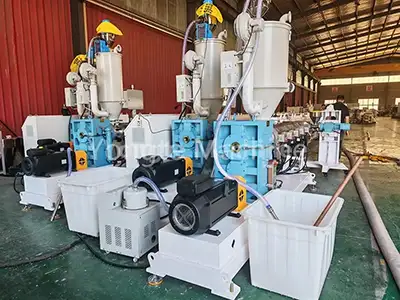 Servo motor for WPC decking extruder
