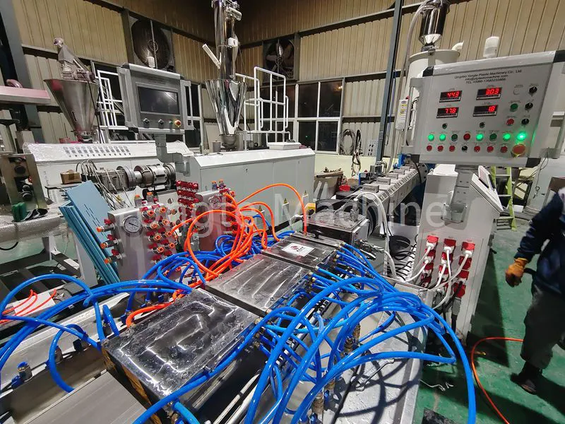 প্লাস্টিক কাঠ এক্সট্রুশন লাইন